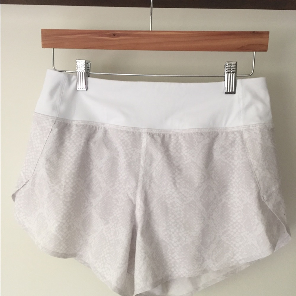 Athleta printed Run With It Shorts